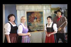 Restaurierte Fahne der Mauthausner Schiffsleut wieder im Heimatmuseum Schloss Pragstein zu bewundern