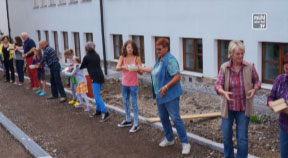 Aktion Bücherwurm - Übersiedlung in die neue Bibliothek Lichtenberg