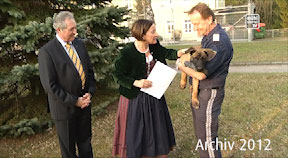 Prominente Patenschaft für Polizeihund in Bad Kreuzen – Archiv 2012