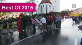 Maibaumaufstellen in Perg