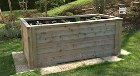 Hochbeet aus Holz einfach zusammengestellt