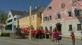 Maibaumaufstellen in Oberneukirchen