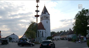 Maibaumaufstellen in Perg